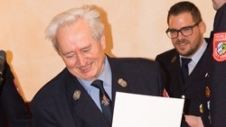 Ehrenschriftführer Josef Mittermeier erhielt eine Ehrung für 60-jährige Vereinszugehörigkeit. 45 Jahre lang übte er das Amt des Schriftführers aus.