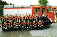 Bei der Abnahme des Leistungsabzeichens am 30. August 2001 trugen die Wehrleute bereits die neue Schutzanzuggeneration ''Bayern 2000''. 28 Aktive meisterten die Abzeichen in den Stufen Bronze bis Gold-Grün.
